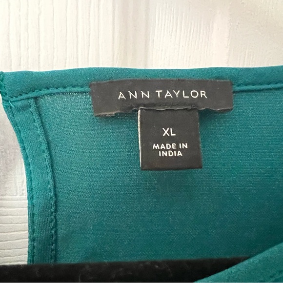 Lot of 3 Ann Taylor Work Blouses, Crème, Black Print and Green Size XL - Picture 11 of 14